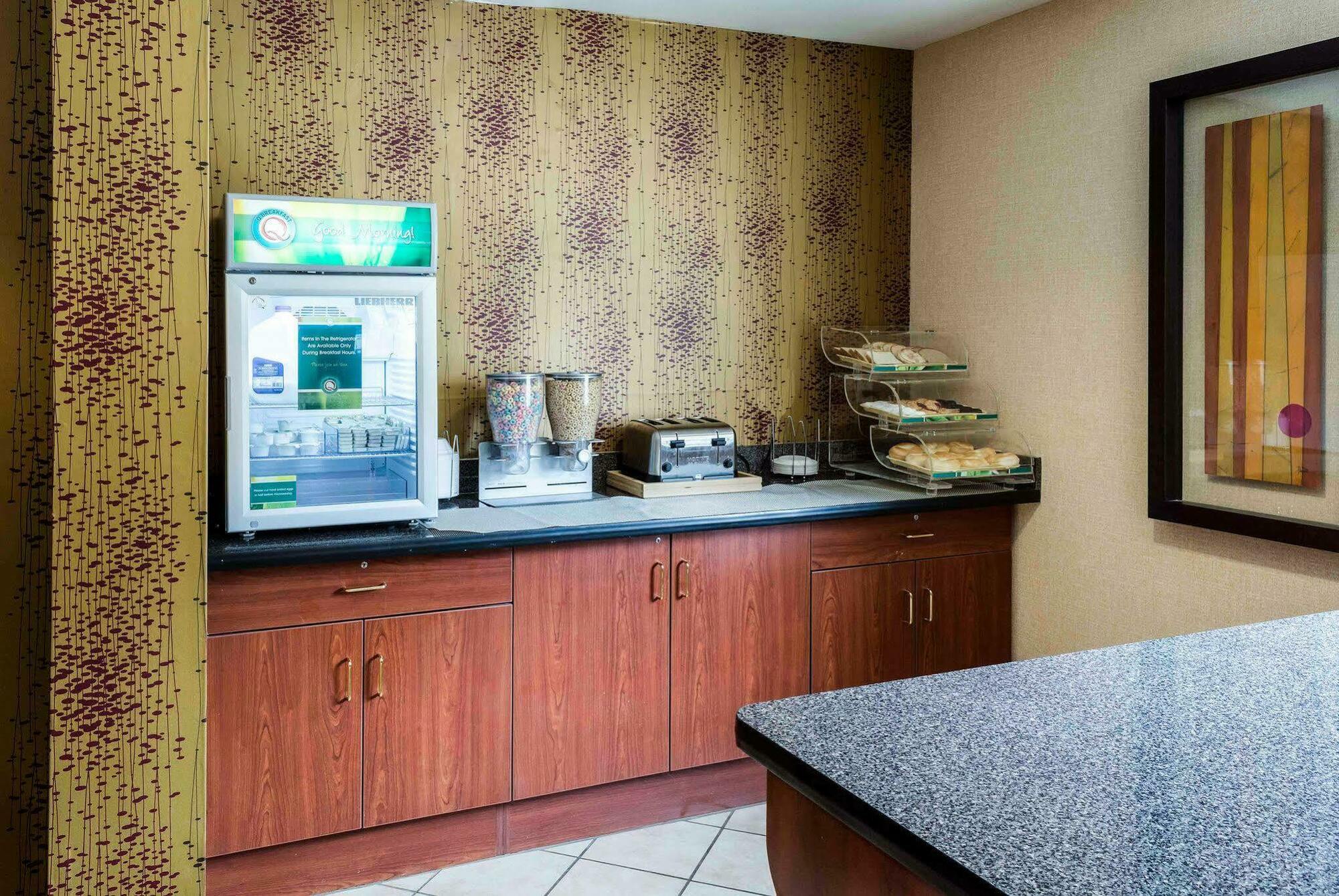 Quality Inn Chester - South Richmond Εξωτερικό φωτογραφία